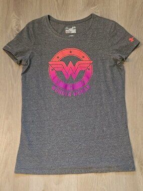 Wonder Woman Under Armour Graphic T-Shirt – Gray – Size Small – Semi-Fitted